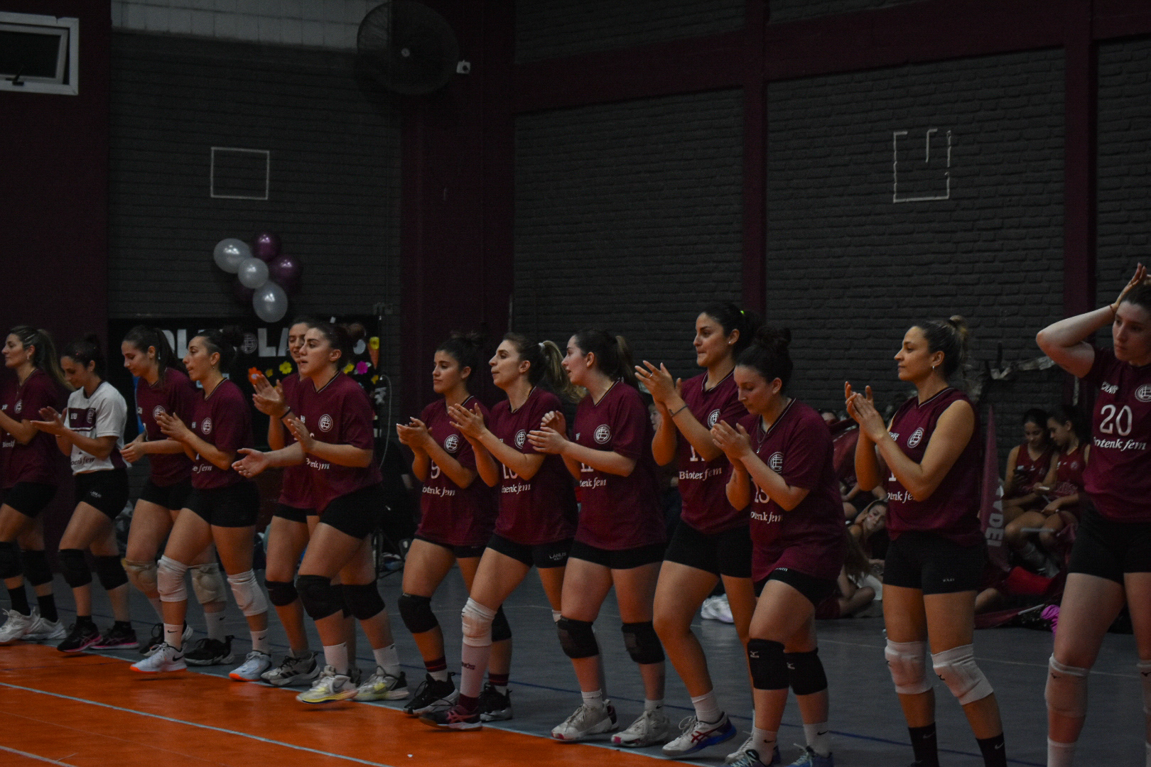 LAS CAMPEONAS SIGUEN GANANDO VOLEY LANÚS FEMENINO VA POR MAS